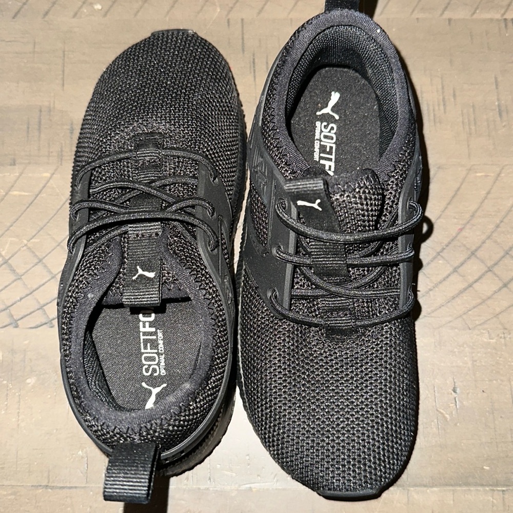 PUMA toddler sneakers, black size 10c